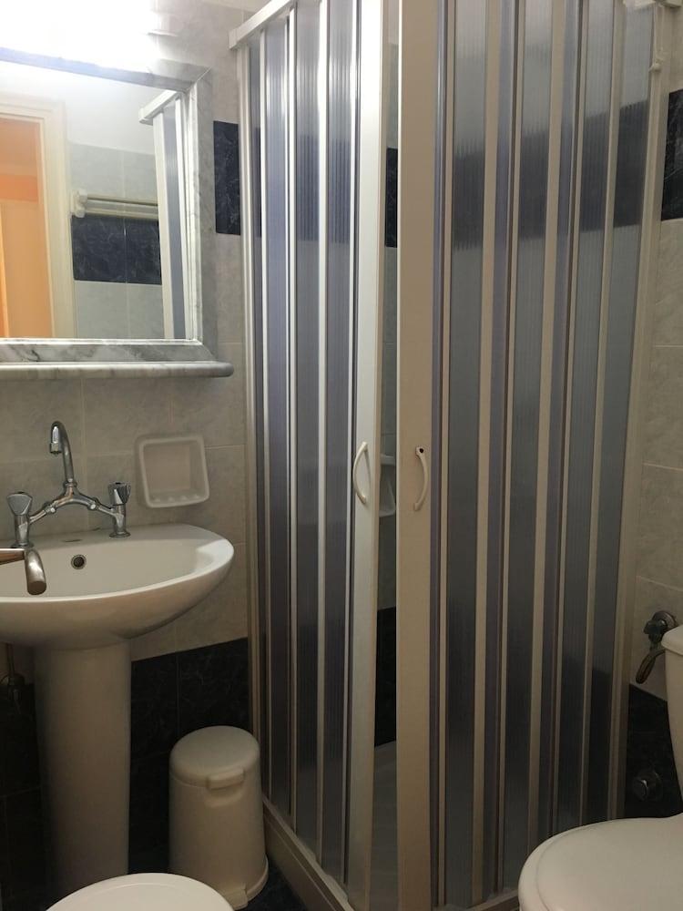 Avraki Hotel